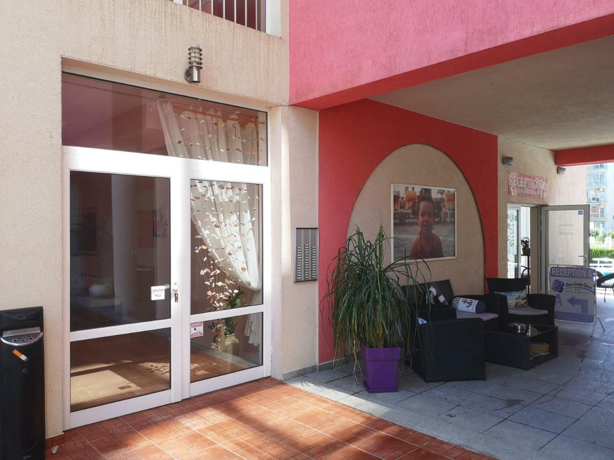 Rose Garden Omax Apartments 써니비치 외부 사진